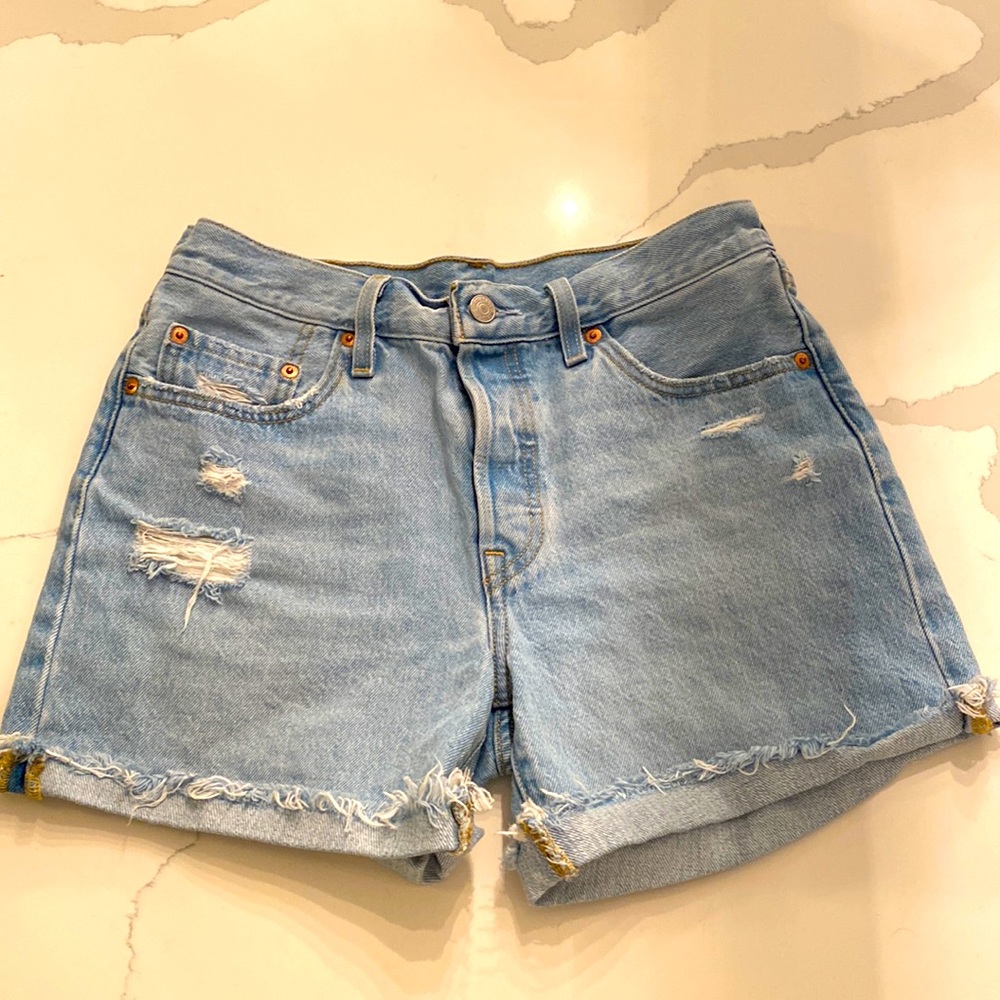 Levi’s womens shorts size 27